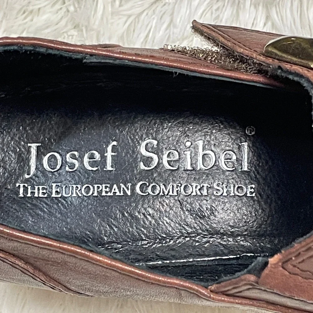 Josef Seibel tiny scuff